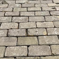 V37, Oude Gebakken Klinkers, Keiformaat, Geel-Brons-Genuanceerd