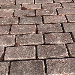V61, Oude Gebakken Klinkers, Platkeiformaat, Rood-Paars