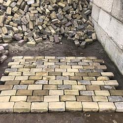 V29, Oude Gebakken Klinkers, Keiformaat, Geel-Brons