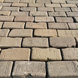 P011, Oude Gebakken Klinkers, Keiformaat, Geel-Brons