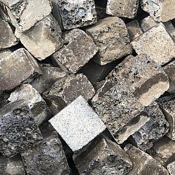 V09, Koperslakkeien, Basalt