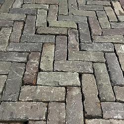 V26, Oude Gebakken Klinkers, Dikformaat, Rood-Paars genuanceerd