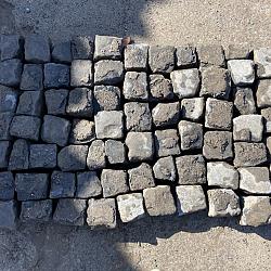 V19, Natuursteen, Basalt ca. 10x10x10cm