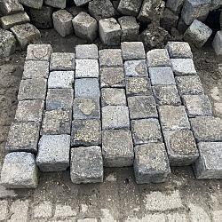 V02, Koperslakkeien, Basalt