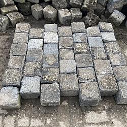 V02, Koperslakkeien, Basalt