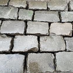 V65, Natuursteen, Greskeien