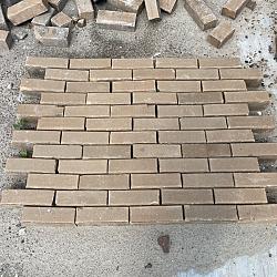 P024, Oude Gebakken Klinkers, ABC-Klinkers, Dikformaat, Geel-Brons