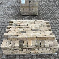 Ca.13m², Nieuwe gebakken klinkers, dikformaat, geel-grijs, P029