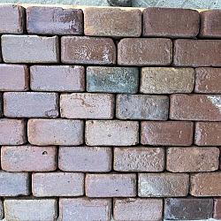 P001 Oude gebakken klinkers, Keiformaat genuanceerd op pallet