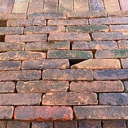 P049, Oude Gebakken Klinkers, Waalformaat, Rood-Bruin