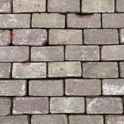 V109, Oude Gebakken Klinkers, Keiformaat, Rood-Bruin