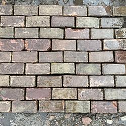 V109, Oude Gebakken Klinkers, Keiformaat, Rood-Bruin