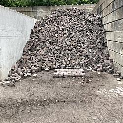 V109, Oude Gebakken Klinkers, Keiformaat, Rood-Bruin