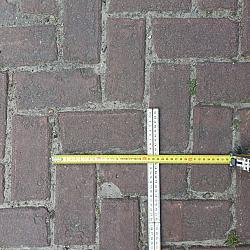 P019 Oude gebakken klinkers, Keiformaat rood-paars op pallet