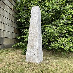 Graniet, Zuilen, Ornament, aanrijdbeveiliging