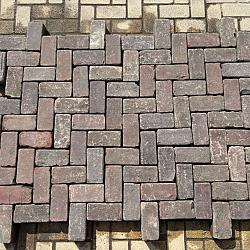 P019 Oude gebakken klinkers, Keiformaat rood-paars op pallet