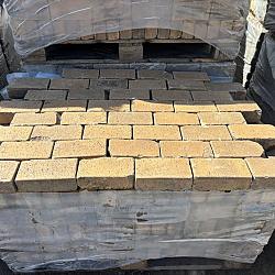 P075, Oude Gebakken Klinkers, Platkeiformaat, ABC-Klinkers, Geel