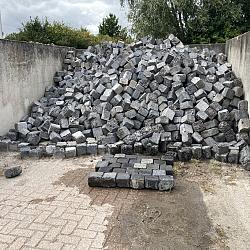 V09, Koperslakkeien, Basalt