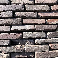 P004, SBP45 Oude gebakken klinkers, Waalformaat rood-paars op pallet