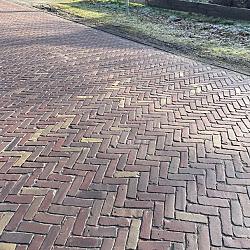 WUF Oude gebakken klinkers, Dikformaat rood-paars genuanceerd