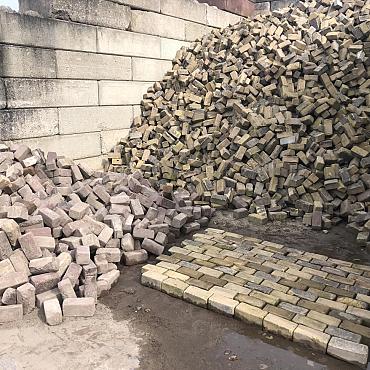 V29, Oude Gebakken Klinkers, Keiformaat, Geel-Brons