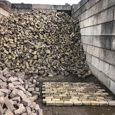 V29, Oude Gebakken Klinkers, Keiformaat, Geel-Brons