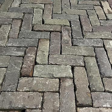 V26, Oude Gebakken Klinkers, Dikformaat, Rood-Paars genuanceerd