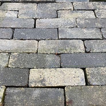 Ca. 3m², Nieuwe betonklinkers, Dikformaat, Grijs/Zwart