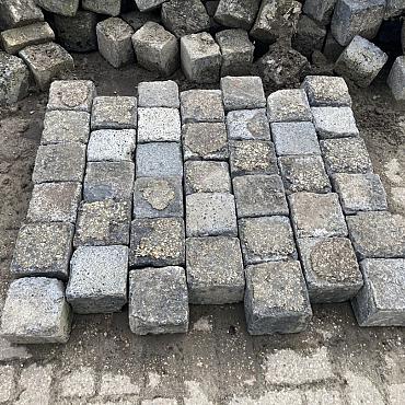 V02, Koperslakkeien, Basalt, ob