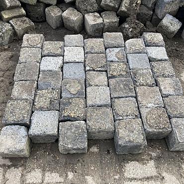 V02, Koperslakkeien, Basalt, ob