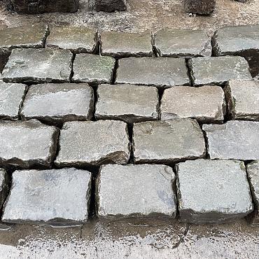 V53 C, Natuursteen, Greskeien