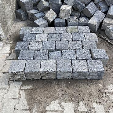 V43, Koperslakkeien, Basalt