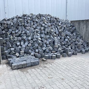 V43, Koperslakkeien, Basalt