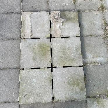 SBP28, Gebruikte Beton Tegels, 30x30x5cm, Grijs, Waterpasserend