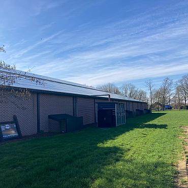 Nette gebruikte varkenstal, ca. 52x43m. incl. inventaris