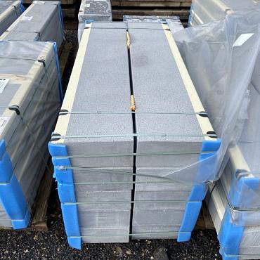 Zware opsluitbanden, traptreden 150x33-35x15cm, ca. 160m1