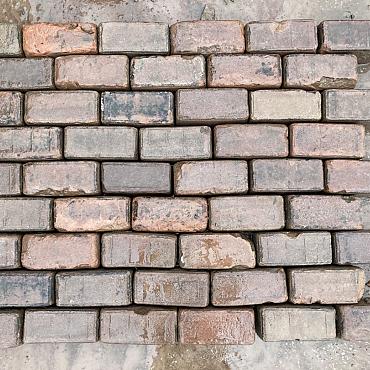 V106, Oude Gebakken Klinkers, Keiformaat, Rood-Bruin