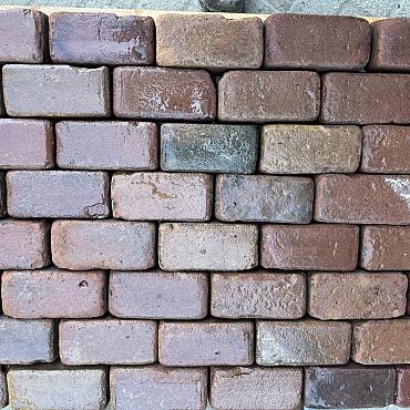 P001 Oude gebakken klinkers, Keiformaat genuanceerd op pallet