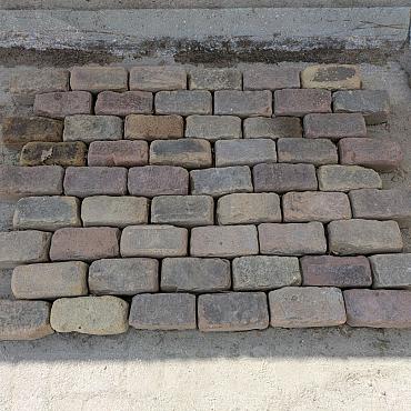 V60, Oude Gebakken Klinkers, Keiformaat, Geel-Brons