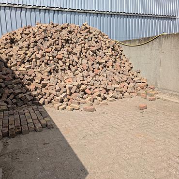 V60, Oude Gebakken Klinkers, Keiformaat, Geel-Brons