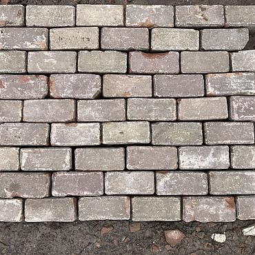 V109, Oude Gebakken Klinkers, Keiformaat, Rood-Bruin