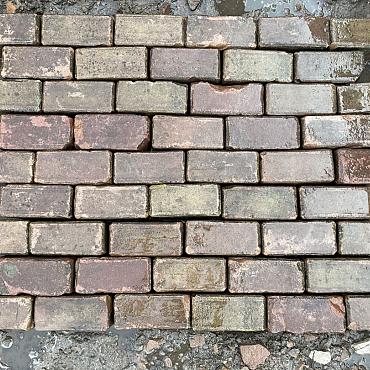 V109, Oude Gebakken Klinkers, Keiformaat, Rood-Bruin