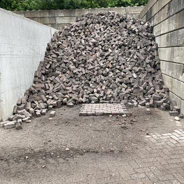 V109, Oude Gebakken Klinkers, Keiformaat, Rood-Bruin