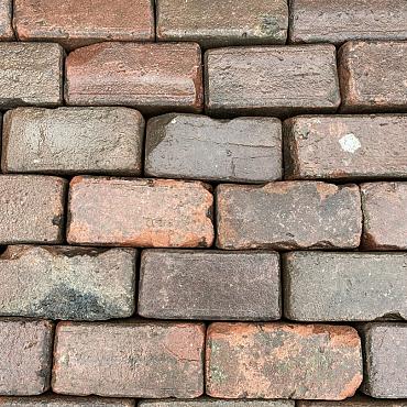 P081, Oude Gebakken Klinkers, Keiformaat, Rood-Bruin