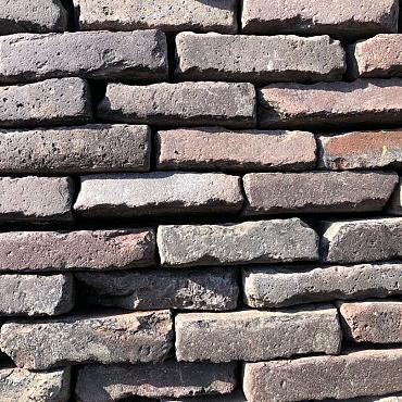 P004 Oude gebakken klinkers, Waalformaat rood-paars op pallet