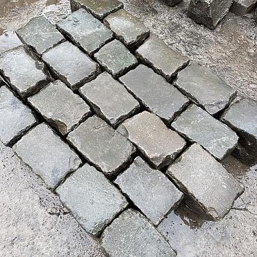 V53 C, Natuursteen, Greskeien