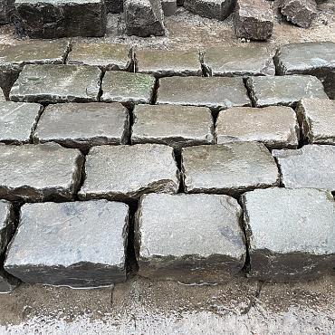 V53 C, Natuursteen, Greskeien