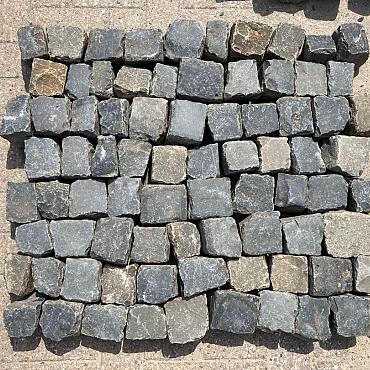 V01, Natuursteen, Basaltkeien,