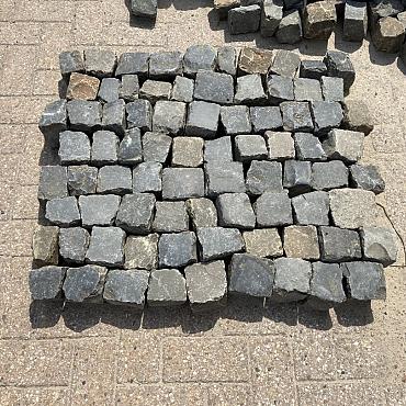 V01, Natuursteen, Basaltkeien,