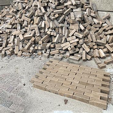 P024, Oude Gebakken Klinkers, ABC-Klinkers, Dikformaat, Geel-Brons